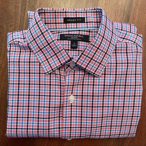 Small Banana Republic no iron button down